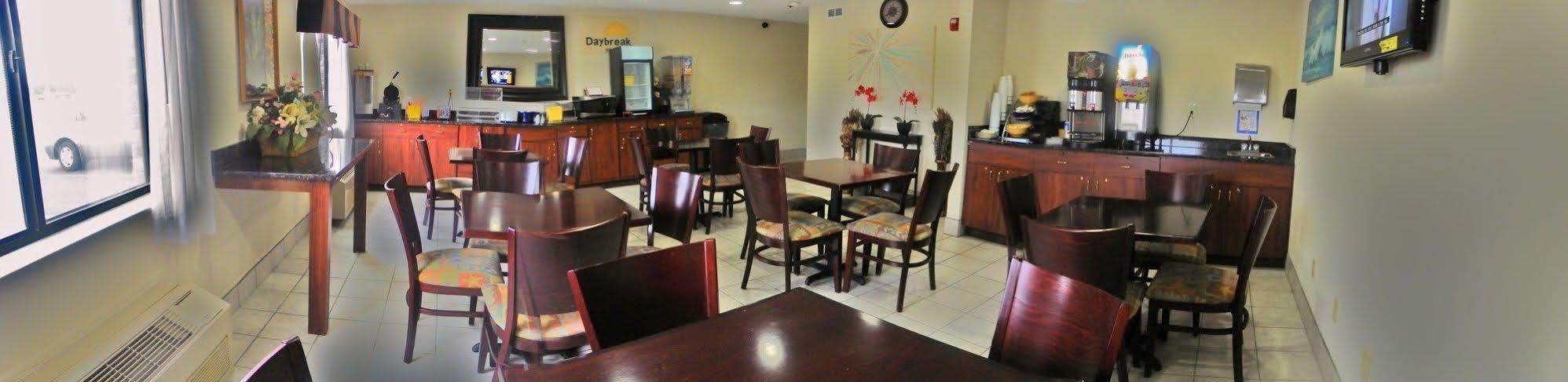 Royalton Inn & Suites Upper Sandusky Exterior photo